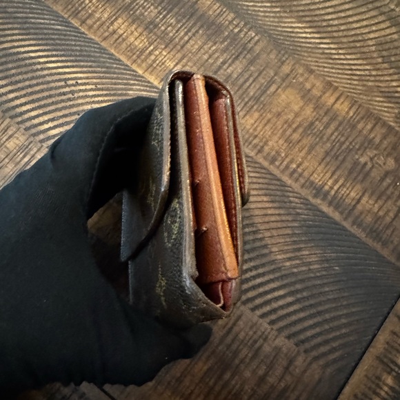 - Louis Vuitton Monogram Portefeiulle Elise
Trifold Wallet/ - Picture 4 of 16